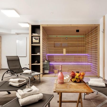 Chic Apartments With Balcony And Spa In モイストラナ エクステリア 写真