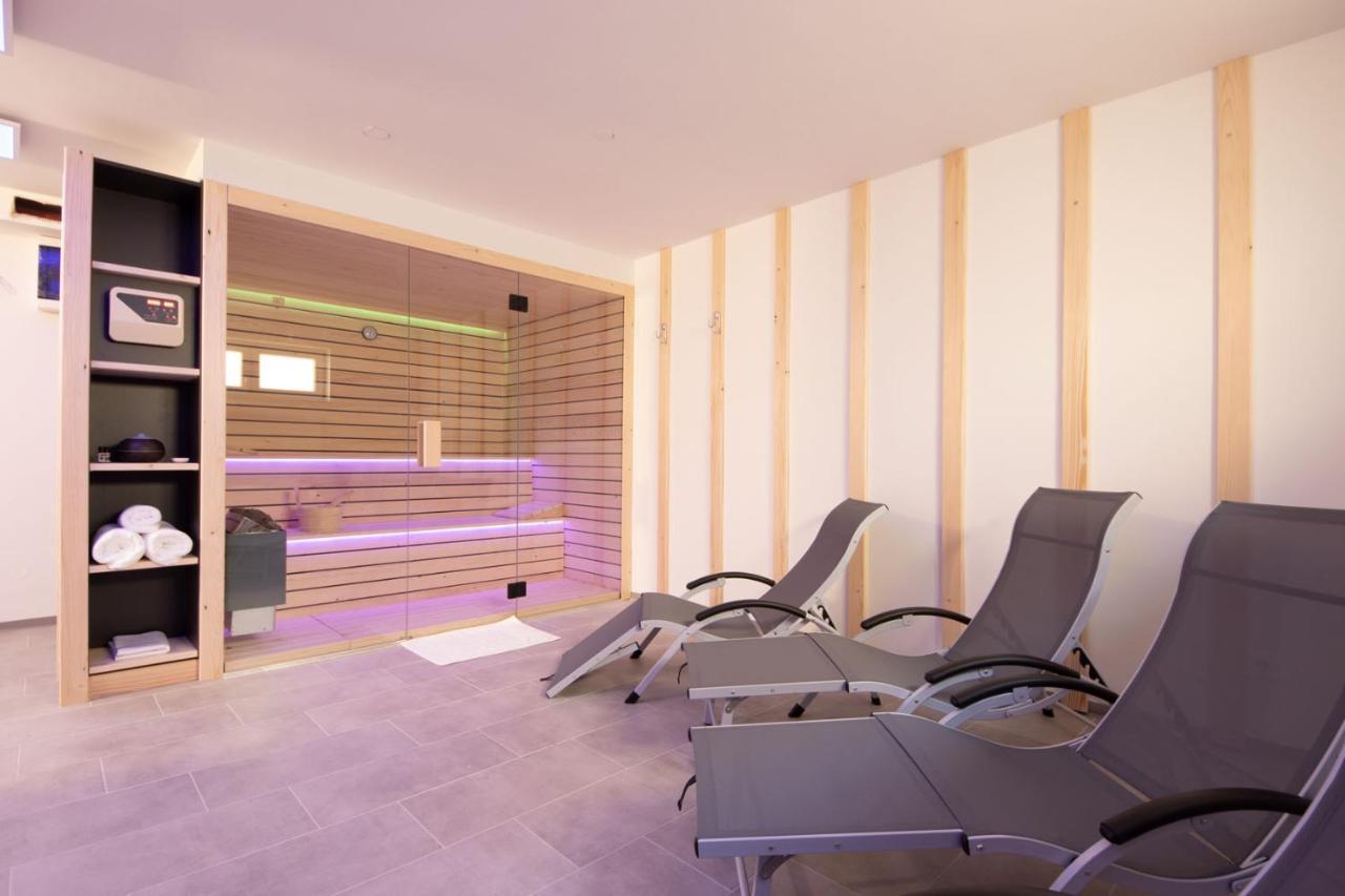 Chic Apartments With Balcony And Spa In モイストラナ エクステリア 写真