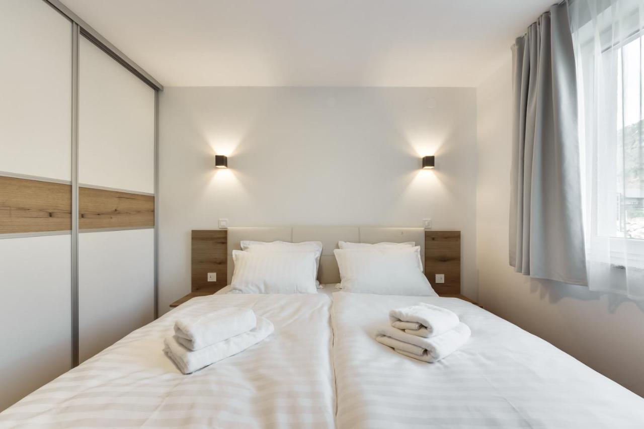 Chic Apartments With Balcony And Spa In モイストラナ エクステリア 写真