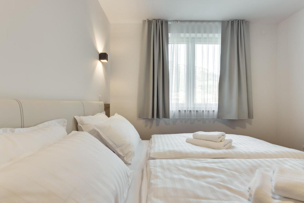 Chic Apartments With Balcony And Spa In モイストラナ エクステリア 写真