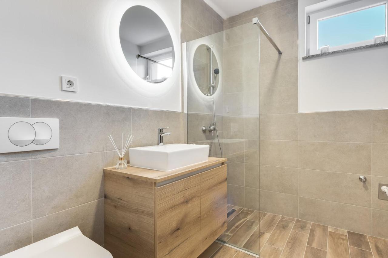 Chic Apartments With Balcony And Spa In モイストラナ エクステリア 写真