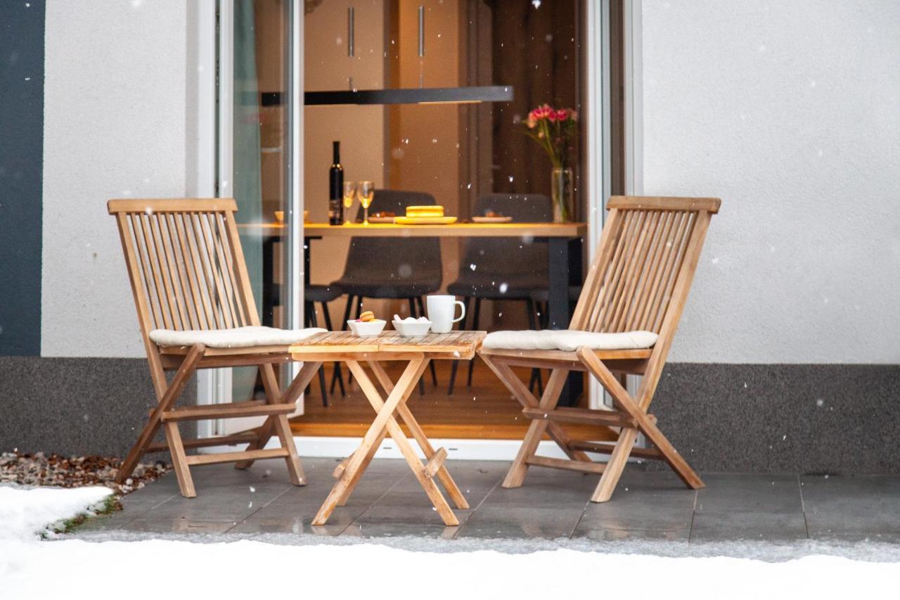 Chic Apartments With Balcony And Spa In モイストラナ エクステリア 写真