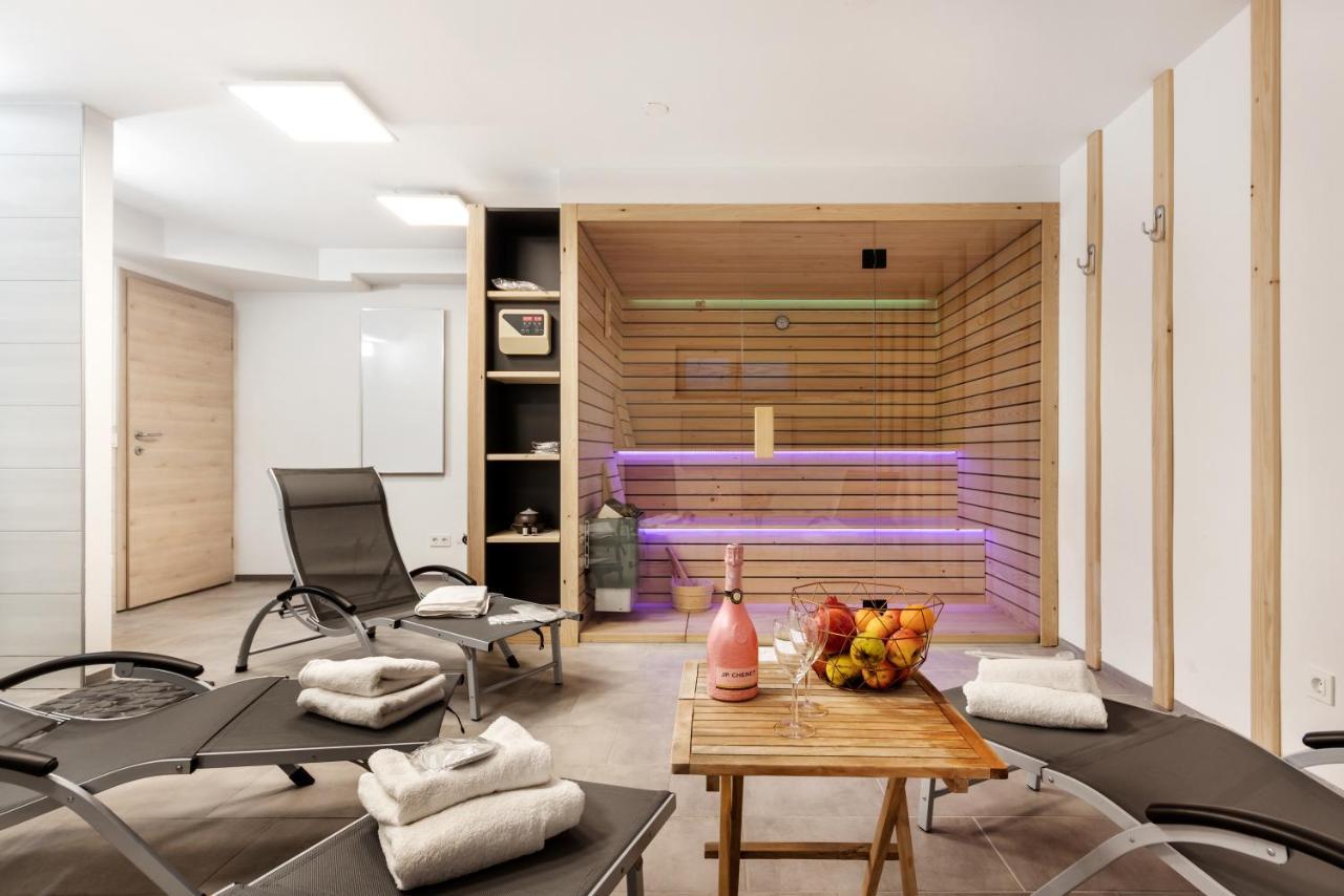 Chic Apartments With Balcony And Spa In モイストラナ エクステリア 写真